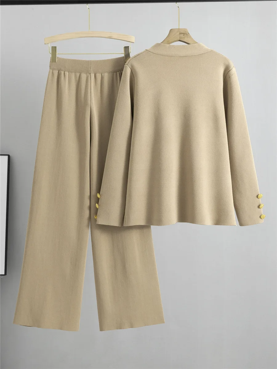 Chic & Cozy: Elegant Knitted 2-Piece Ensemble